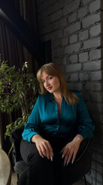 Учасниця обласного конкурсу «Молода людина року – 2026» у номінації «Провідники знань» Анастасія Махниборода