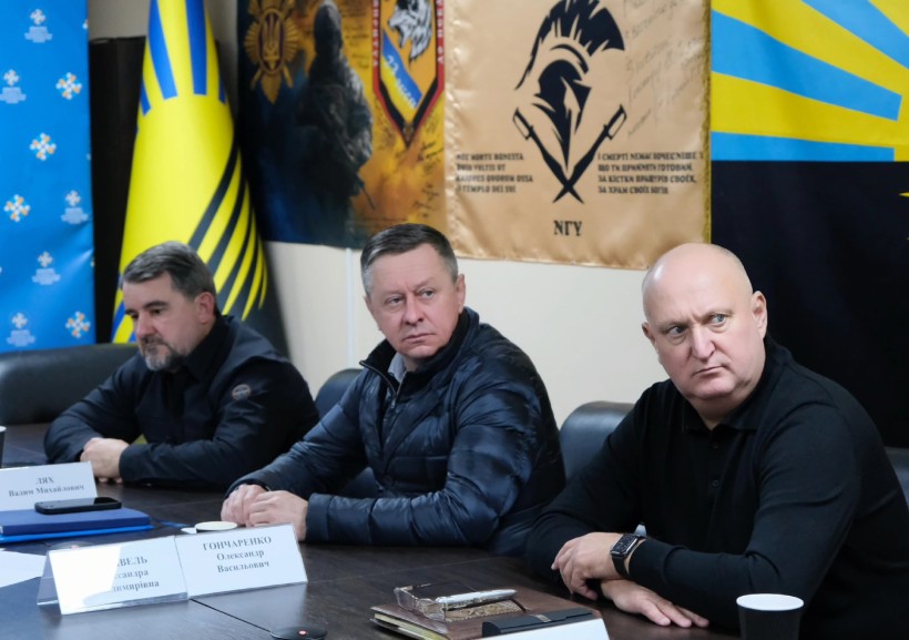 Вадим Лях, Олександр Гончаренко та Олександр Журавльов під час засідання Конгресу сидять за столом