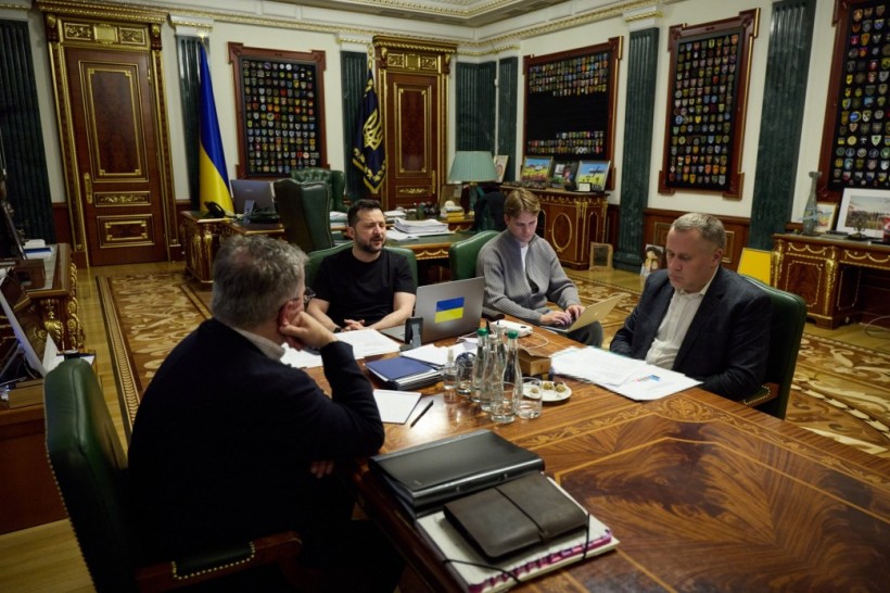 Володимир Зеленський і Фрідріх Мерц говорять телефоном