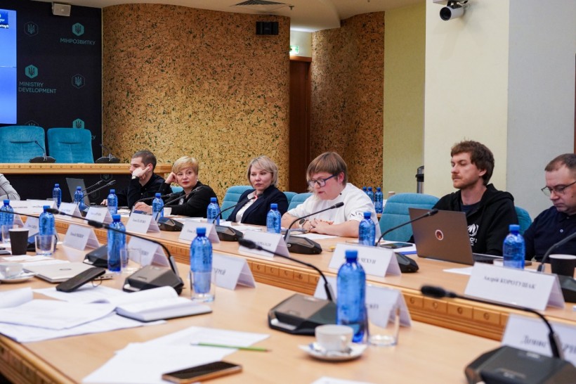 Учасники засідання Робочої групи з підготовки змін до Закону України «Про забезпечення прав і свобод громадян та правовий режим на тимчасово окупованій території України».