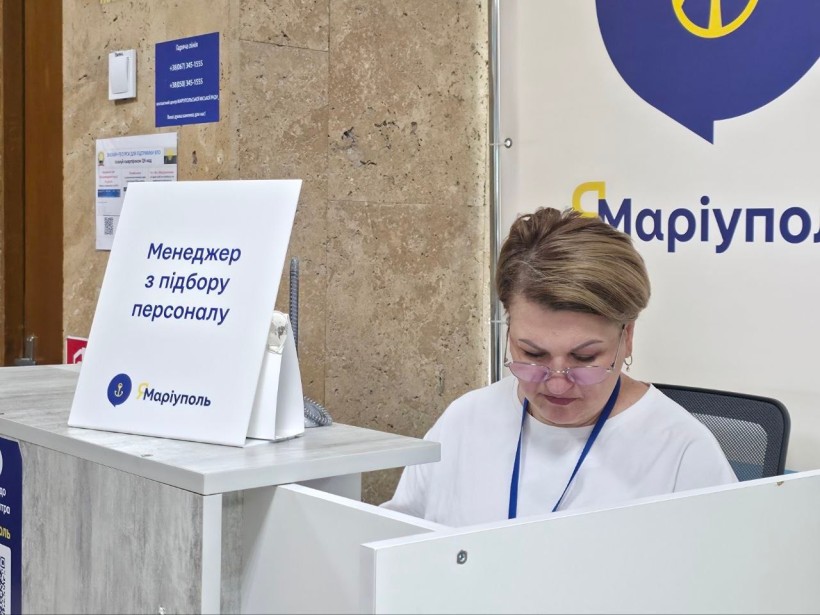 Працівниця Центру ЯМаріуполь