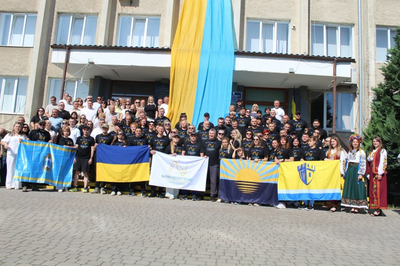 Спільне фото учасників зустрічі