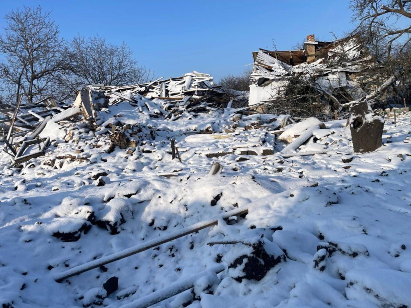 Пошкоджені будинки після ворожого обстрілу