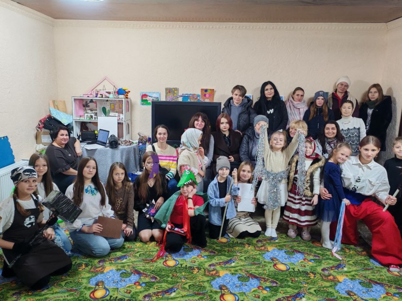 Діти-переселенці під час заходу "Різдвяне диво".