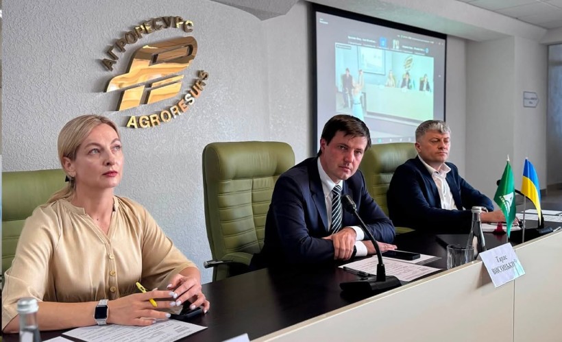 У нараді бере участь міністр аграрної політики та продовольства України Тарас Висоцький.