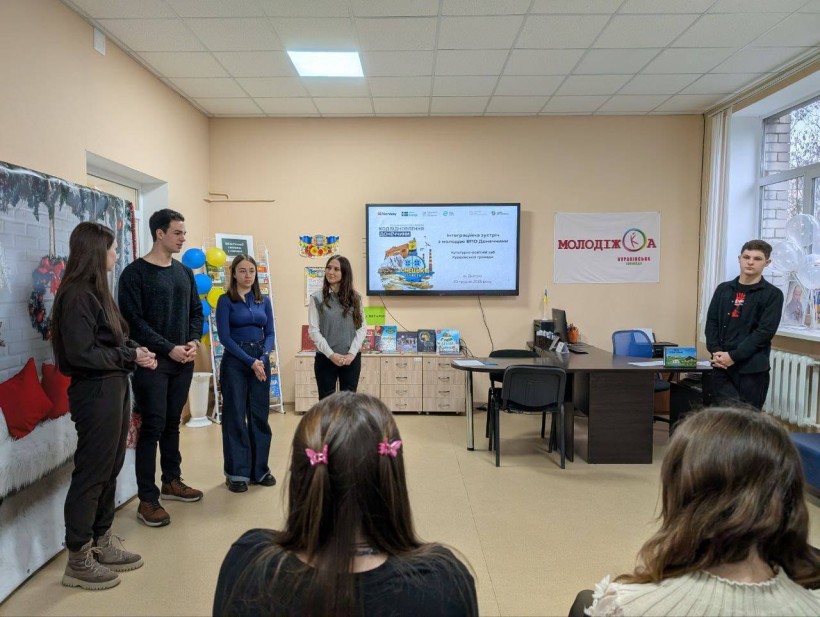 Учасники чотирьох громад перед підписанням Меморандуму