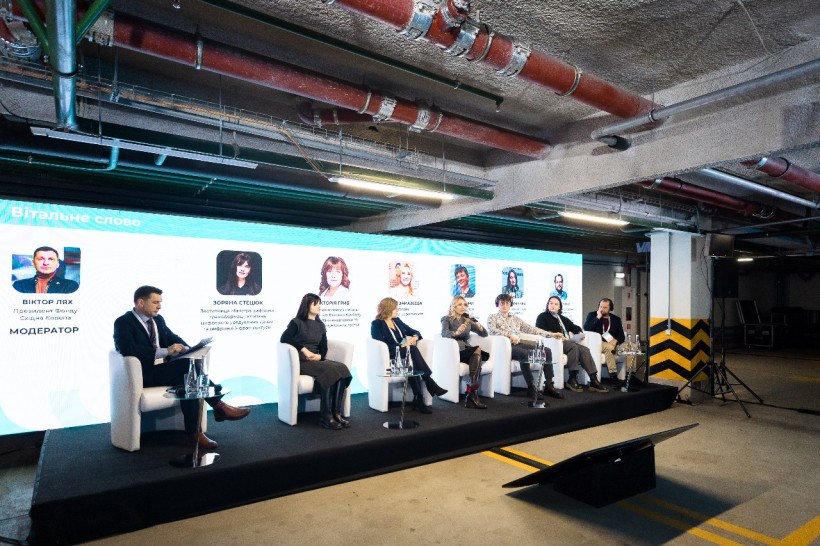 Учасники форуму під час панельної дискусії.