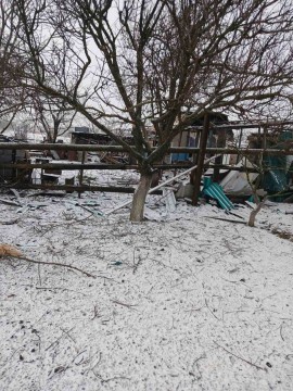 Пошкоджений будинок після ворожого обстрілу