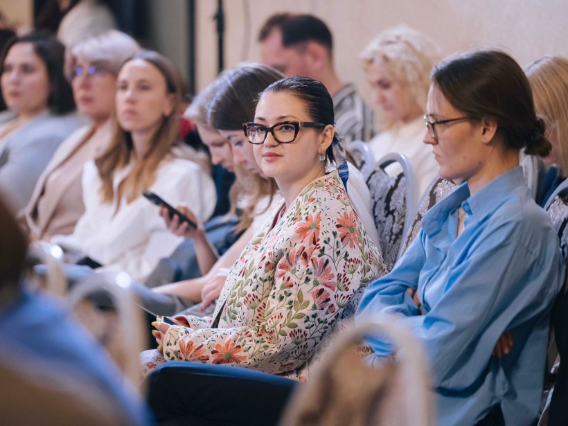 Члени Ради регіонів під час засідання