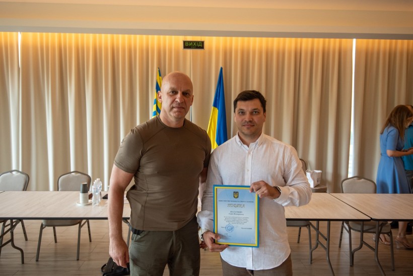 Вадим Філашкін разом із тренером з карате Ігорем Шалаумовим.