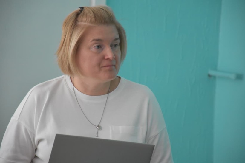 Оксана Головко, Директор департаменту інвестиційно-інноваційного розвитку і зовнішніх відносин. Слухає доповідь.
