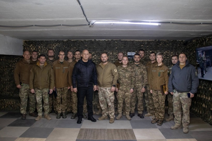 Вадим Філашкін та бійці 18-ої Слов'янської бригади НГУ із нагородами