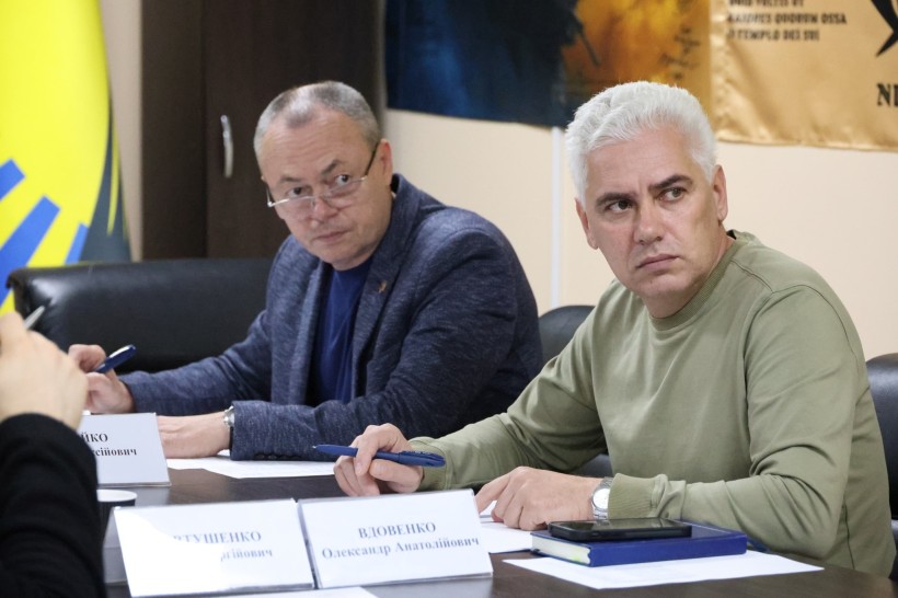 Ігор Бойко та Олександр Вдовенко на засіданні Ради оборони Донецької області