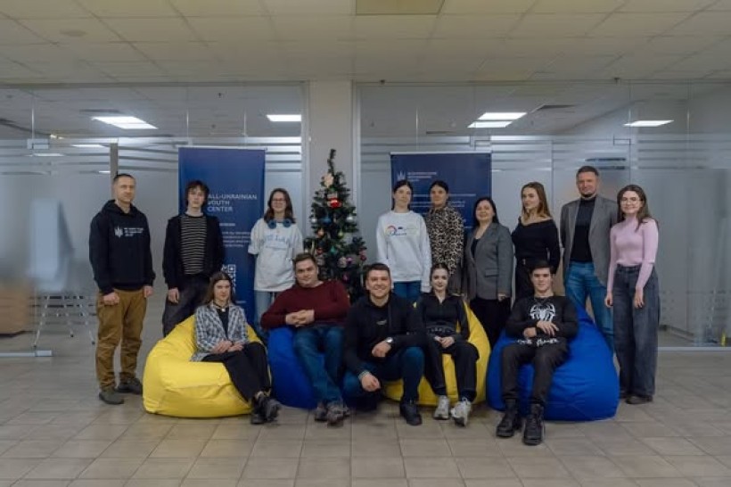 Спільне фото учасників під час інтеграційні зустрічі у Києві