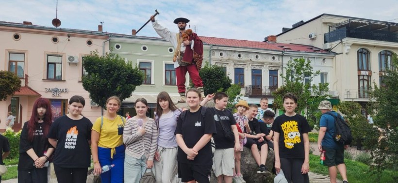 Група дітей з Миколаївської громади на екскурсії в Коломиї