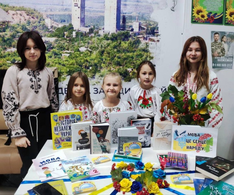 Дівчата з Донеччини брали участь у пізнавально-інформаційному заході «Літературні вечорниці».