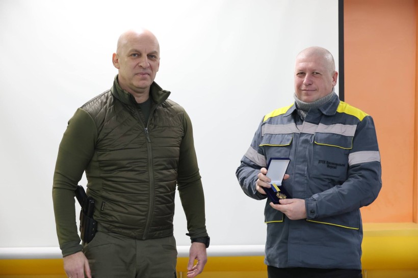 Вадим Філашкін нагороджує співробітників ДТЕК
