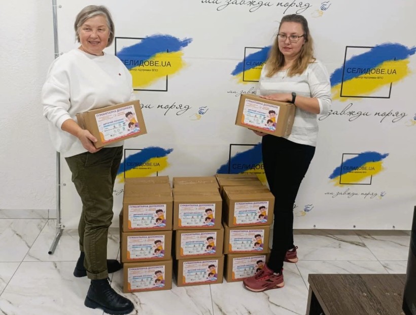 Представники центру підтримки ВПО «Селидове.UA» (смт Петропавлівська Борщагівка) отримали дитячі пакунки від БФ Братів Мкртчан для видачі родинам з малюками.