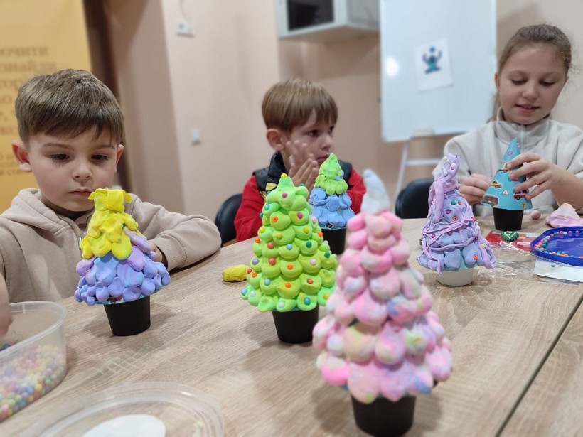 Діти-переселенці під час заходу "Різдвяне диво".