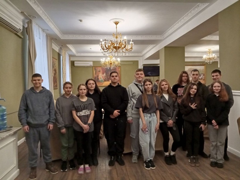 Студенти Костянтинівського вищого професійного училища під час проходження виробничої практики у  готельно-ресторанному комплексі