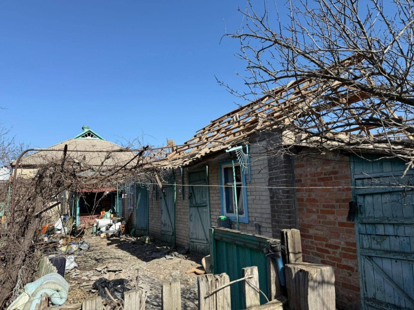 Пошкоджена покрівля після ворожого обстрілу