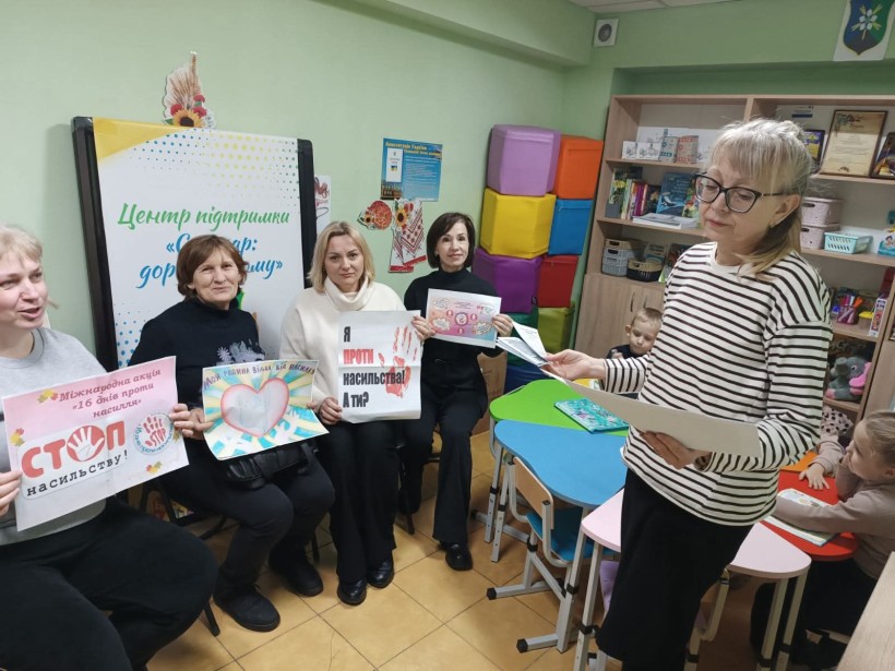 Переселенці долучилися до тематичного заходу «Як захистити себе від насилля», де обговорювалась важливость захисту прав і безпечного середовища, та отримали практичні інструменти, необхідні для захисту себе та інших.