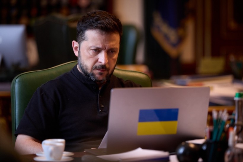 Володимир Зеленський провів телефонну розмову з Президентом Естонії Аларом Карісом.