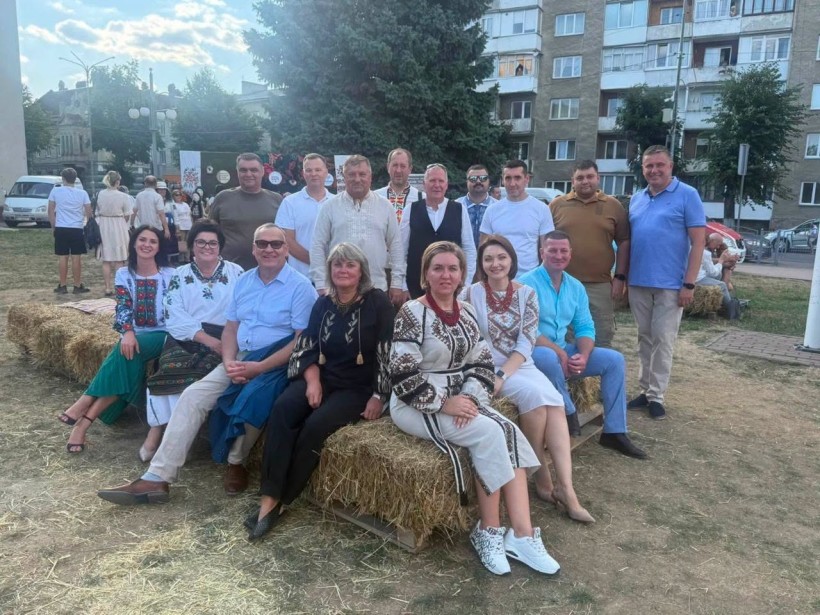 Спільне фото представників громад