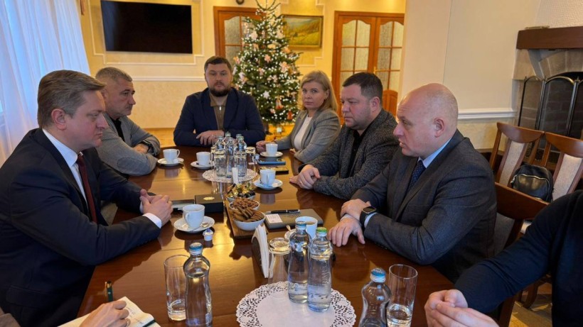 Делегація Донецької області до Краловоградецького краю Чехії на чолі з Юрієм Винокуровим зустрілась з Надзвичайним та Повноважним Послом України в Чехії Василем Зваричем