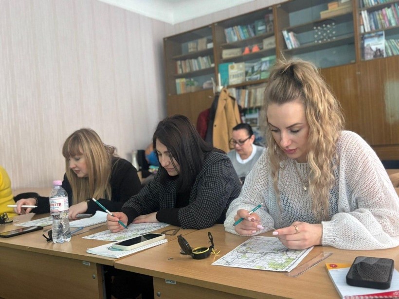 Під час проходження теоретичної частини курсу слухачі займаються у навчальному класі