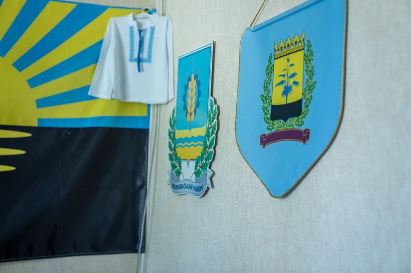 Герби громад та області.