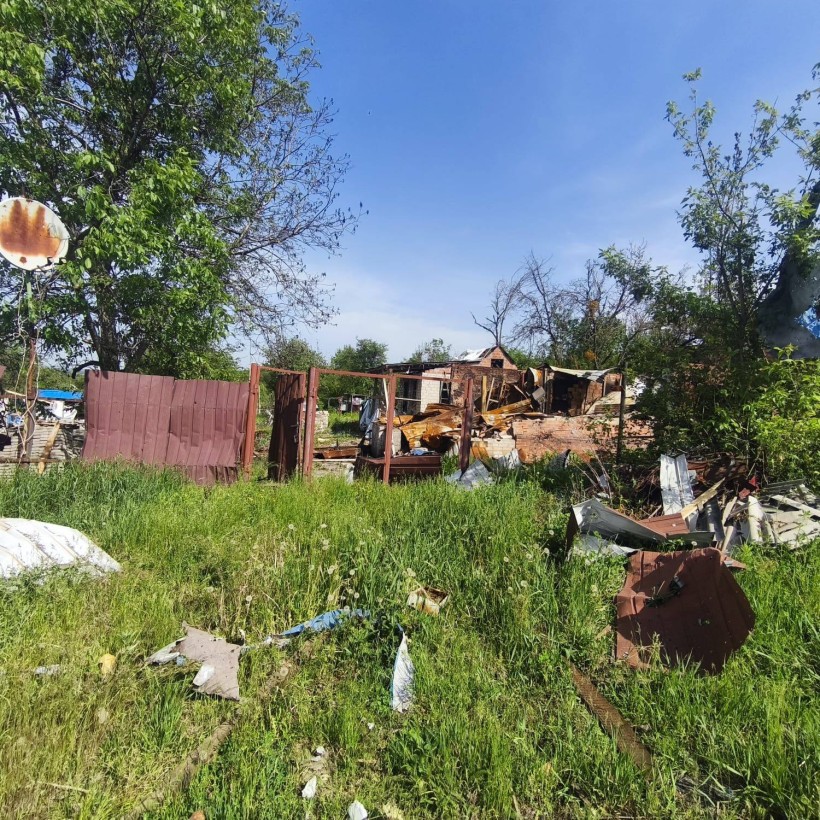 Зруйновані будинки після ворожого обстрілу