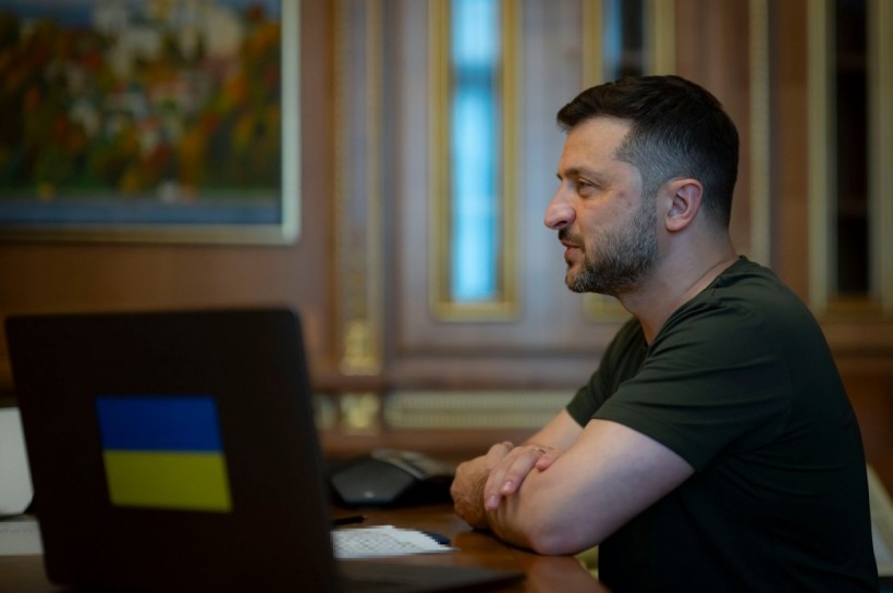 Володимир Зеленський спілкується по телефону з Прем'єр-міністром Канади Марком Карні.