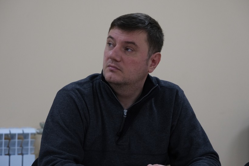 Начальник управління з питань інформатизації та цифровізації Донецької ОДА Володимир Білокопитний на нараді.