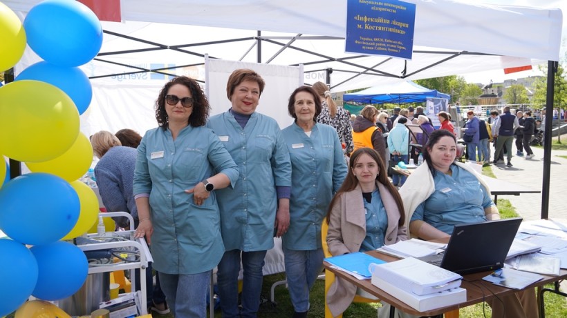 Фахівці Костянтинівської інфекційної лікарні проводять інформаційний захід у Фастові