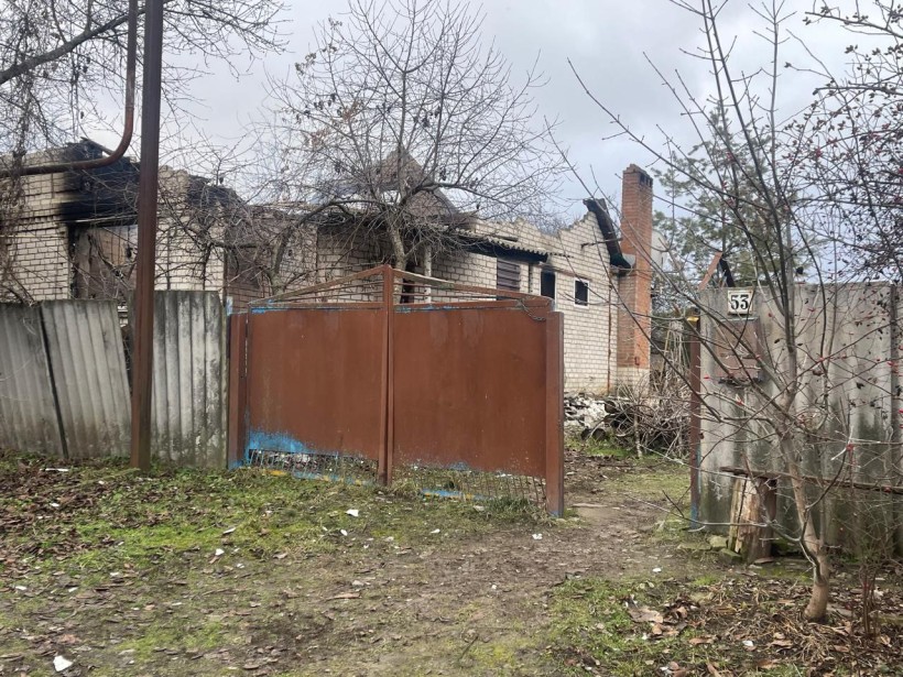 Зруйнований в результаті ворожого обстрілу будинок