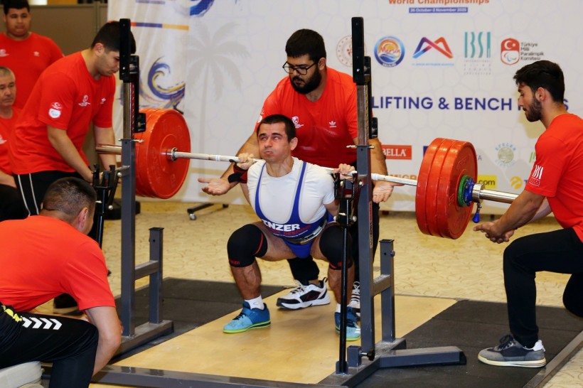 Пауерліфтер Донеччини з порушеннями зору Юрій Романюк на чемпіонаті світу у Туреччині здобув два «золота»