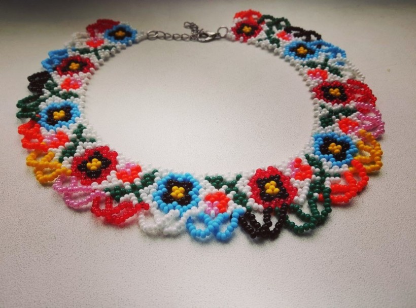 Конкурсна робота - яскраве бісерне кольє-гердан з квітковим орнаментом у традиційних українських кольорах