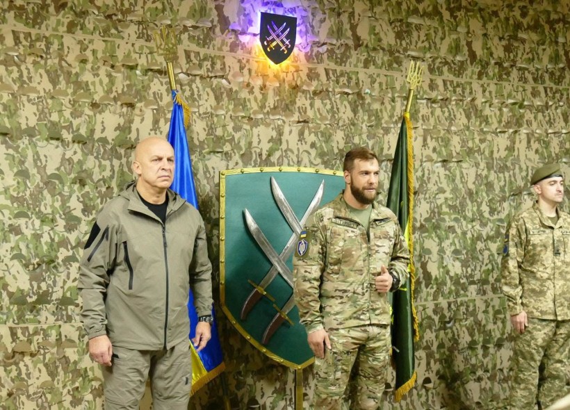 Спільне фото Вадима Флвшкіна з військовослужбовцями 20 корпусу