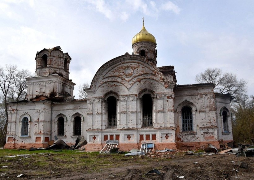 Пошкоджена через обстріли церква