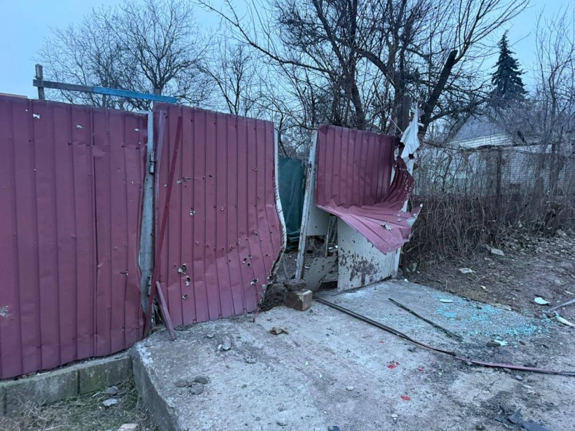 Зруйнований будинок після ворожого обстрілу