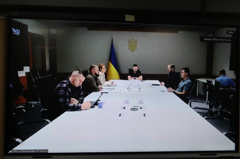 Віктор Микита та інші учасники наради за участю Офісу Президента.