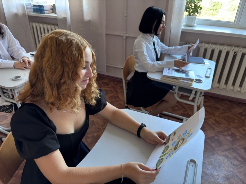 Учні Донеччини під час Першого уроку "Мова гідності - мова нескорених"