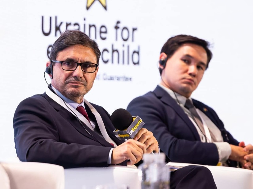 Виступ спікерів на форумі
