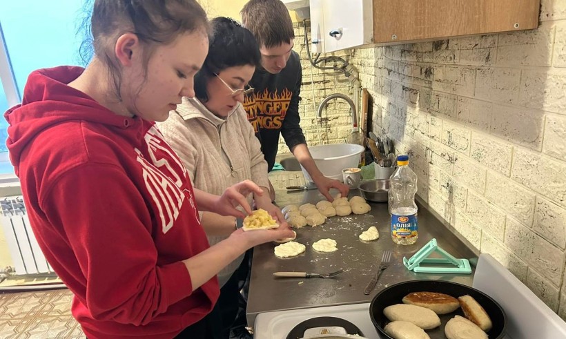 Учні та викладач Торецького професійного ліцею проходять психосоціальне розвантаження за допомогою спільного приготування їжі