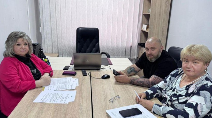 Учасники засідання Координаційного центру підтримки цивільного населення при Донецькій ОДА