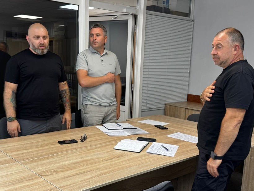 Учасники заходу під час обговорення питань