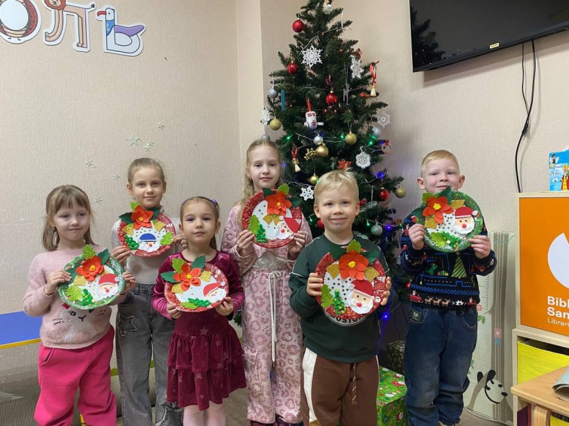 Діти-переселенці під час заходу "Різдвяне диво".