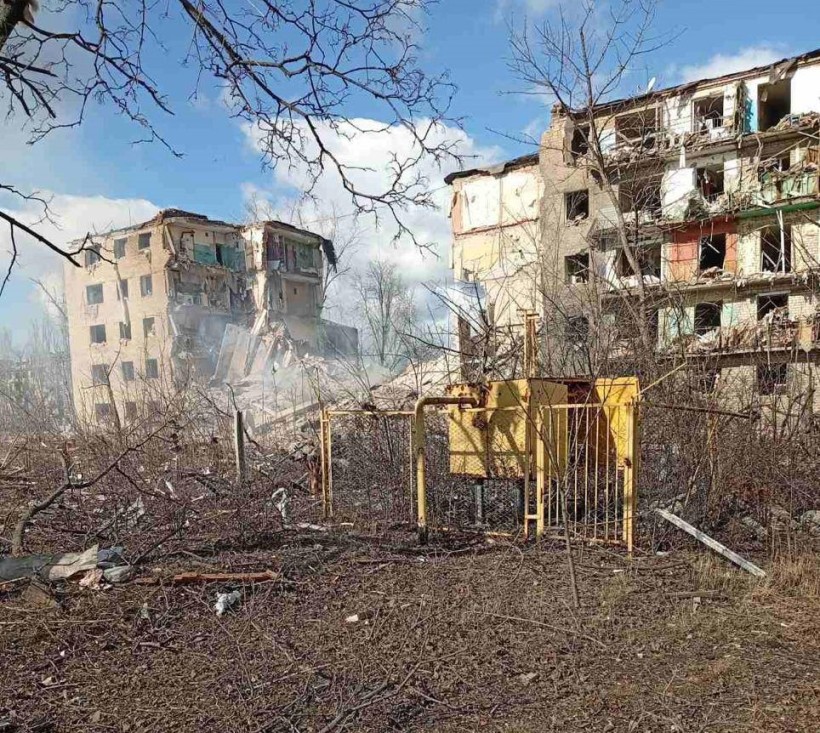 Зруйнований будинок після ворожого обстрілу