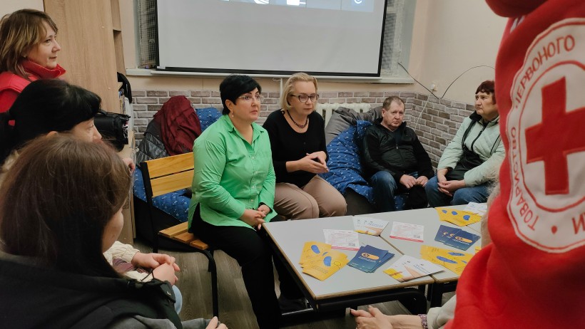 Наталія Адамова зустрічається з фахівцями Краматорської філії Товариства Червоного Хреста